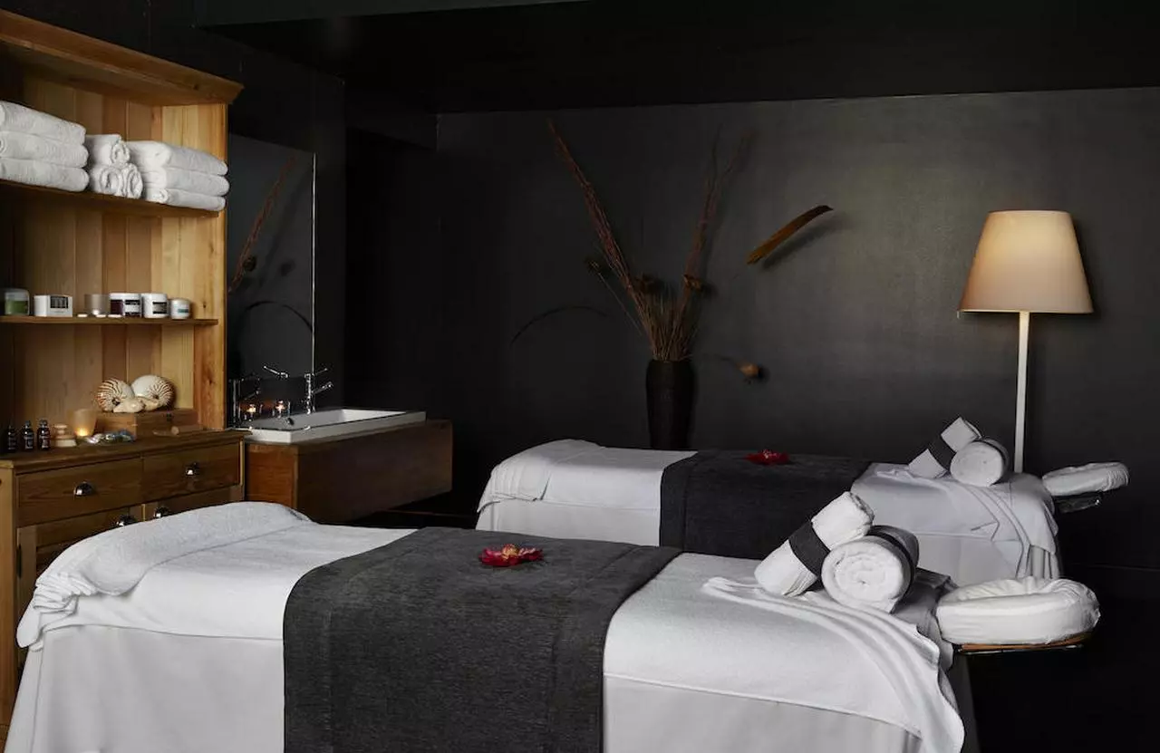 HOLIDAYINN_SHABAVIZ (8).jpg